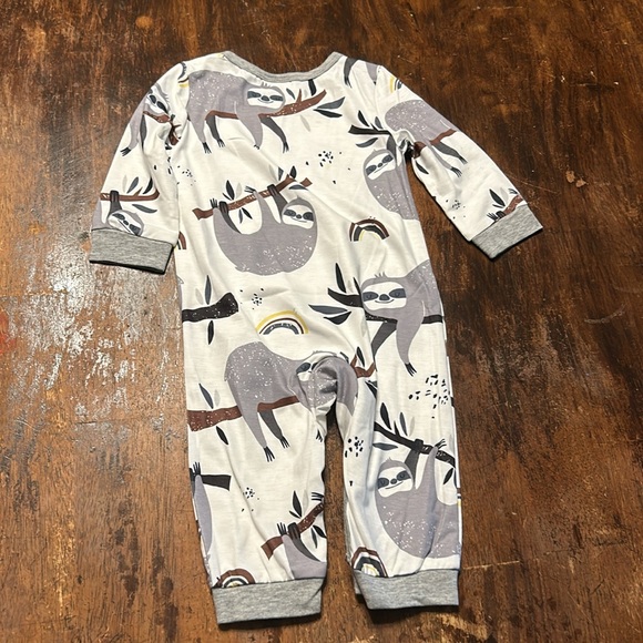 Set of 3 different brand 3-6 months baby outfits. - Picture 3 of 9